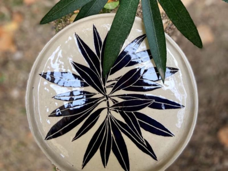 Billet Atelier modelage Grande assiette en sgraffito à Aix-en-Provence