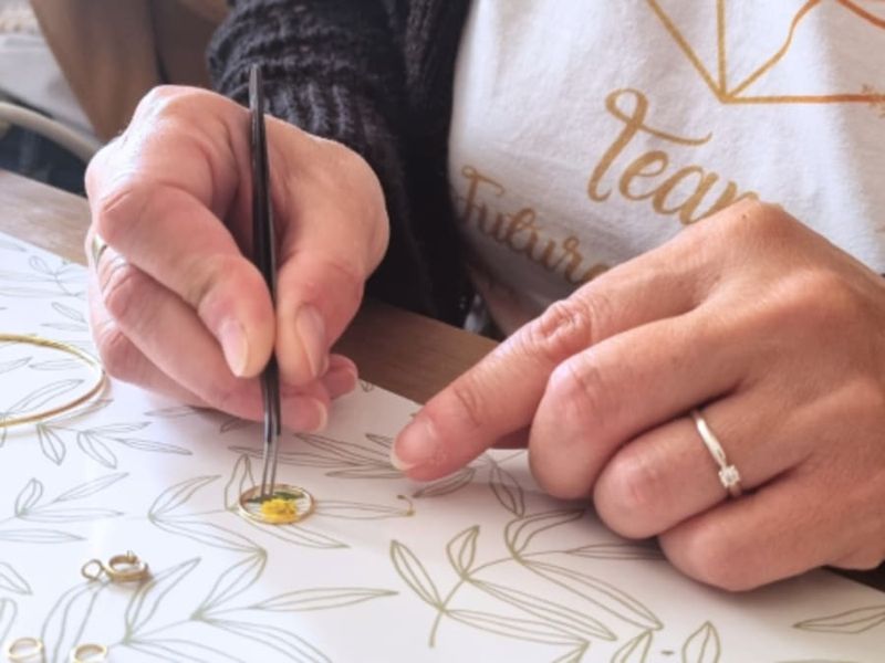 Billet Atelier bijou en résine & fleurs séchées à Niort (79)