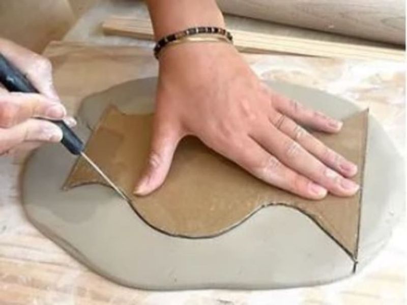 Billet Atelier modelage d'un vase extrudé à Aix-en-Provence (13)