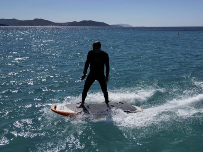 Billet Initiation au surf électrique sur le lac de Biscarrosse (40)