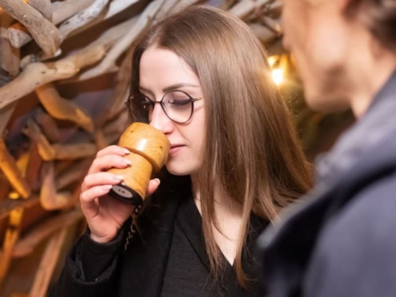 Billet Visite & dégustation de vins Premium aux Caves du Louvre, Paris
