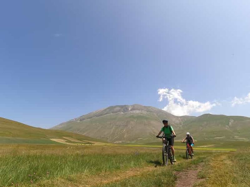 Billet Castelluccio : excursion en vélo électrique dans le parc des monts Sibyllins