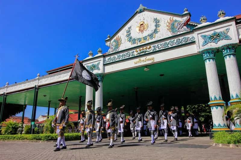 Billet Yogyakarta : palais du sultan, château d'eau et cours de cuisine