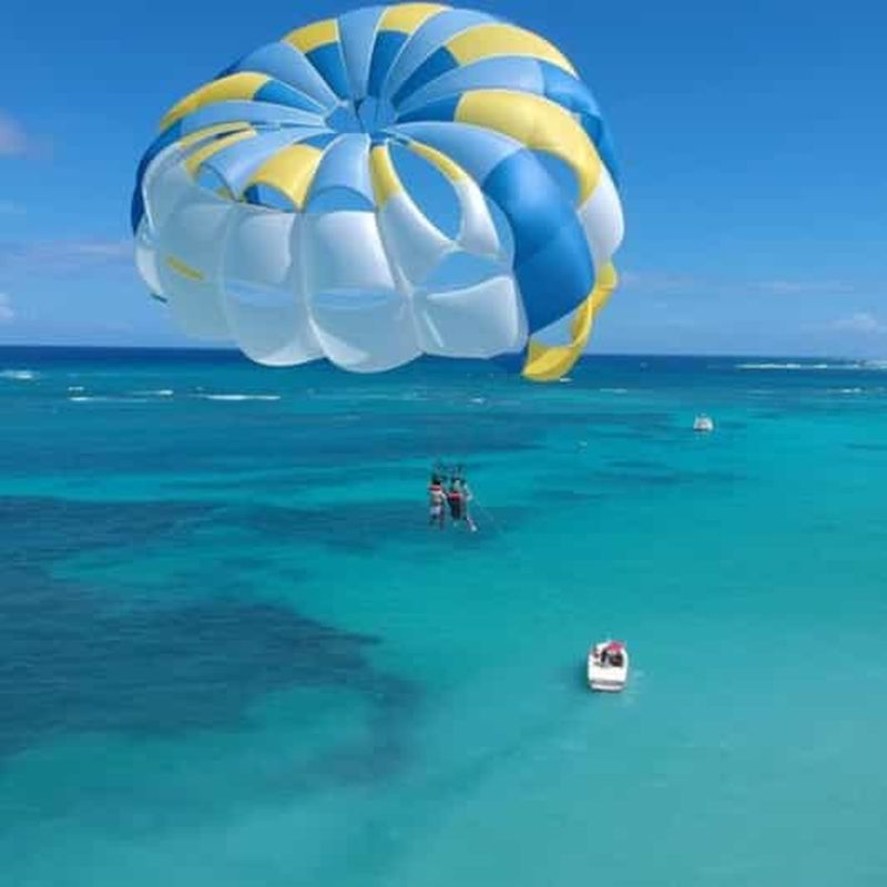 Billet Sky High Thrills Parasailing Experience (expérience en parachute ascensionnel)