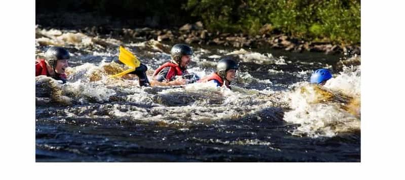 Billet Levi : aventure de rafting en rivière avec pneu de voiture