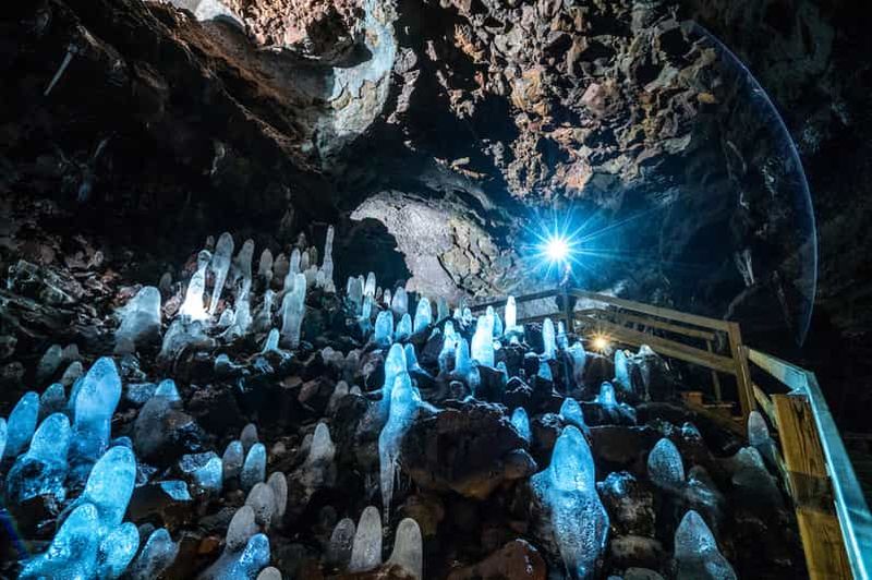 Billet Reykjavik : visite de la grotte de lave, des sources chaudes, des chevaux et des cascades