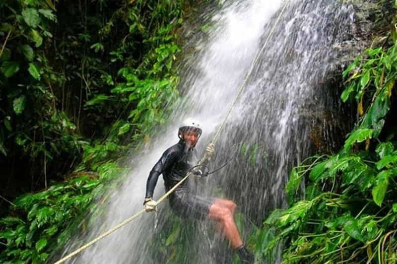 Billet Bogota : aventure de canyoning à Tobia avec prise en charge à l'hôtel