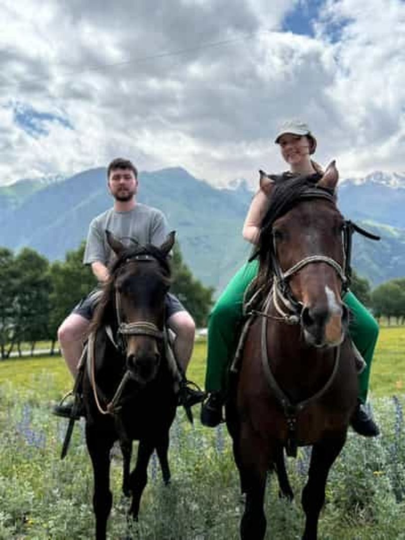 Billet Kazbegi : une heure de promenade à cheval jusqu'au monastère d'Elia