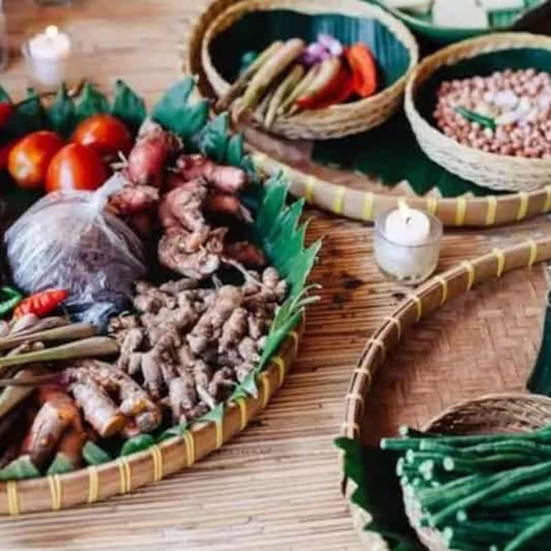 Billet Lombok : visite du marché local, cours de cuisine et cascade