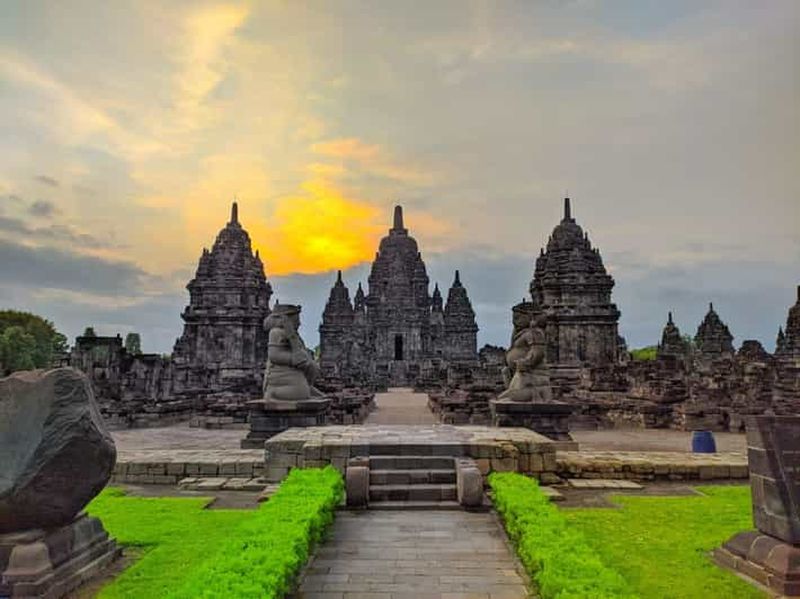 Billet Temples et circuits à vélo dans le village