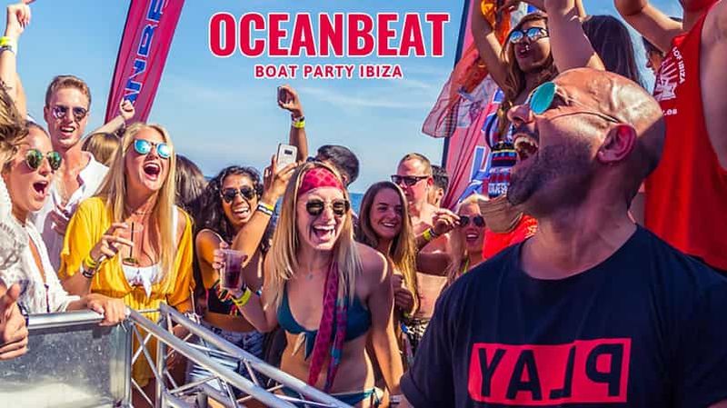 Billet Ibiza : fête VIP sur un catamaran avec barbecue et boissons