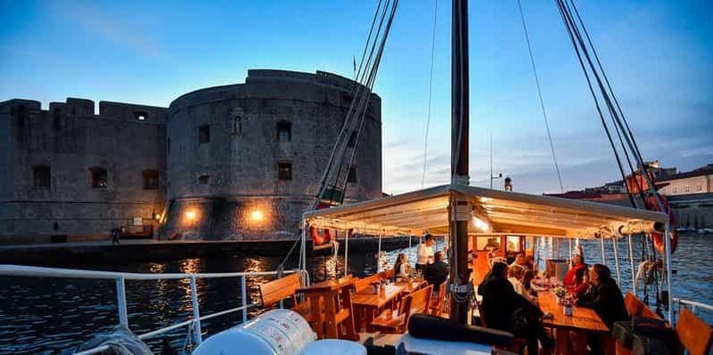 Billet Dubrovnik : Croisière-cocktail panoramique au coucher du soleil autour de la vieille ville