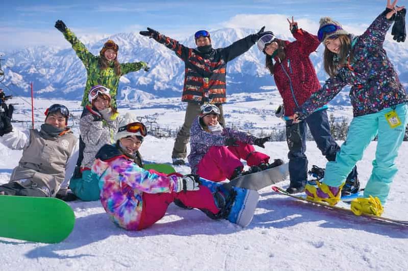 Billet Excursion d'une journée à la station de ski de Joetsu depuis Tokyo : forfait remontées mécaniques inclus