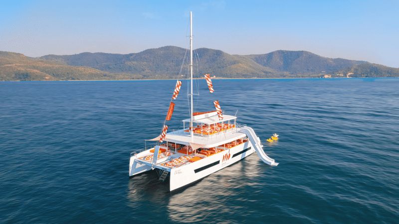 Billet Pattaya : Sunset Party sur un yacht avec DJ live et buffet sur 3 îles