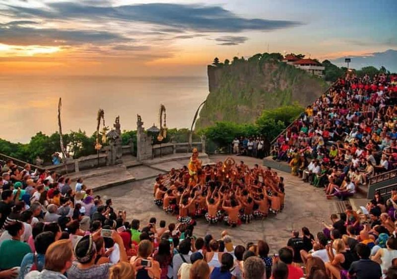 Billet Bali : plage de White Rock, temple d'Uluwatu et dîner à Jimbaran