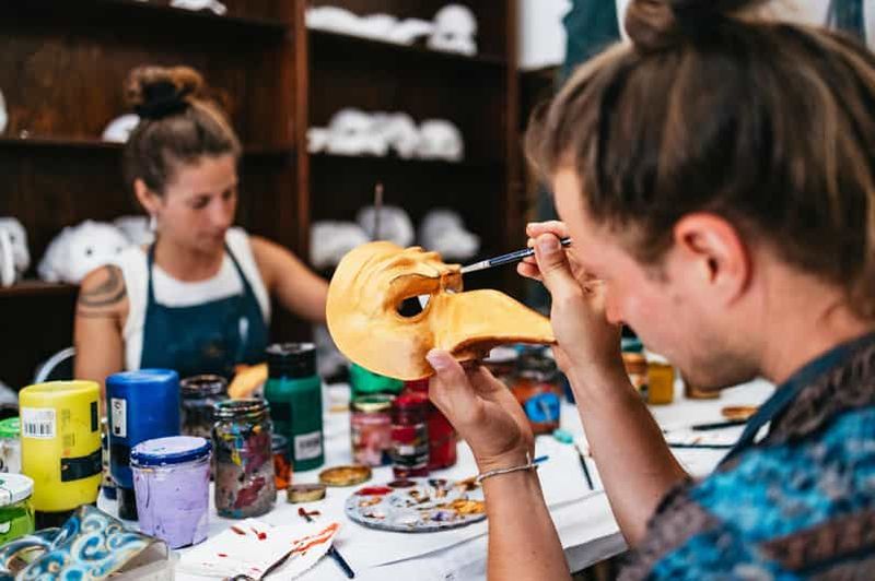 Billet Venise : Atelier de peinture de masques vénitiens