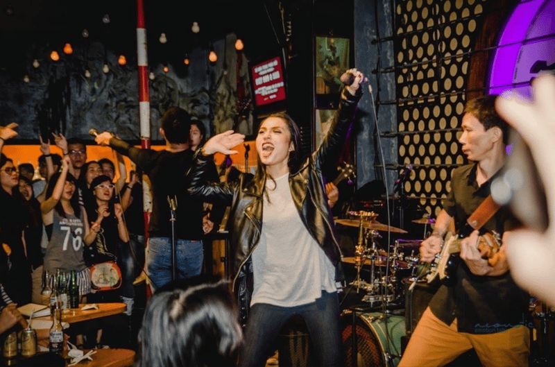 Billet Saigon After Dark : visite en scooter avec bière, repas et musique live
