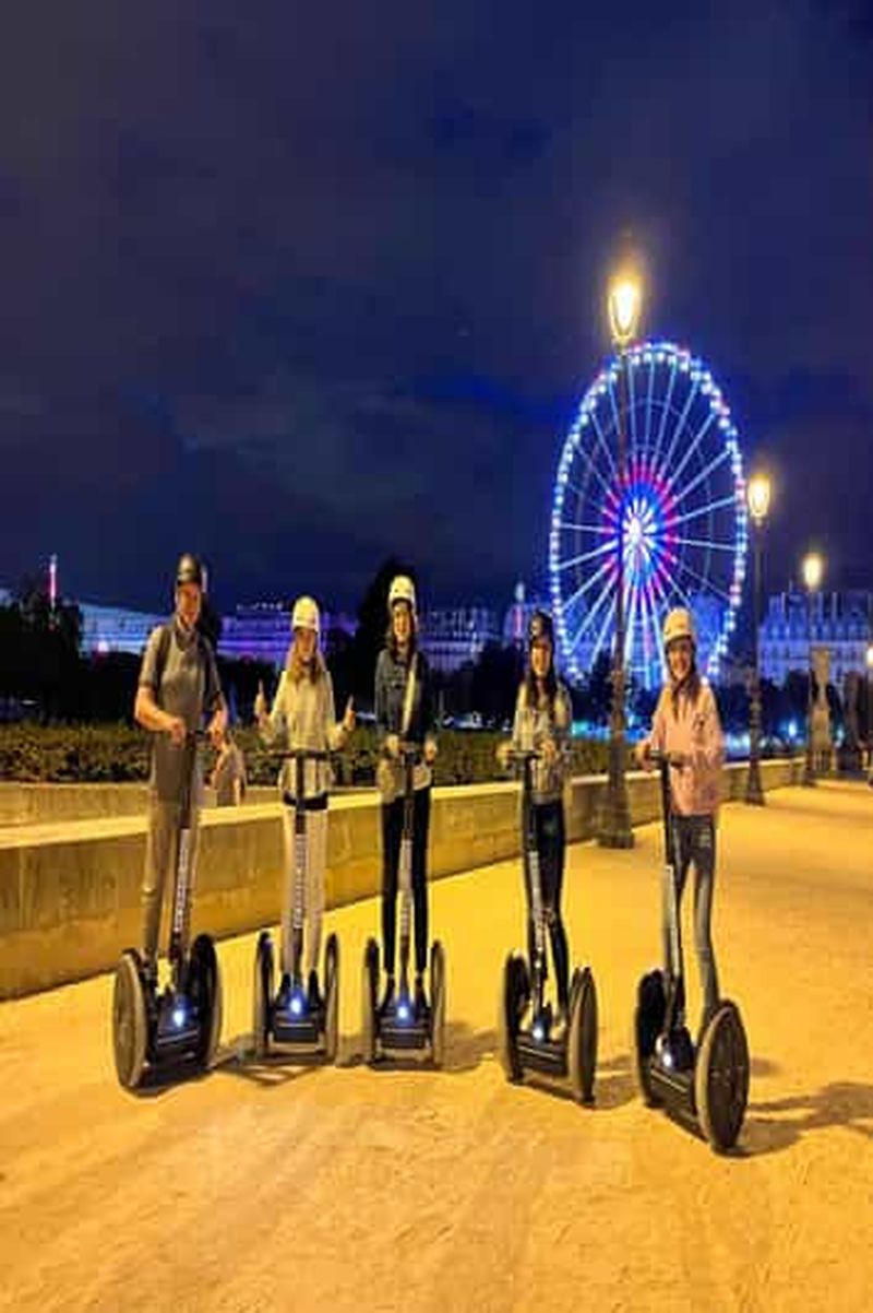Billet Paris de nuit : visite nocturne en Segway avec un guide de la région