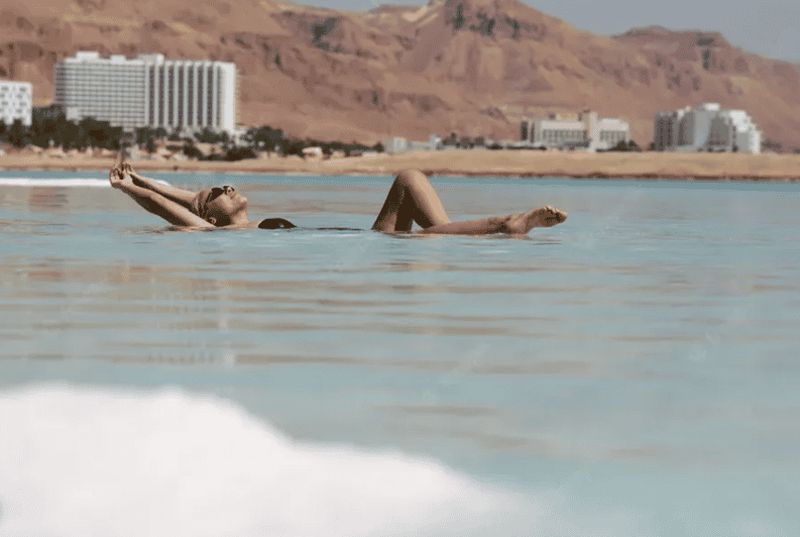 Billet Tel Aviv : demi-journée à la plage privée de la mer Morte - petits groupes