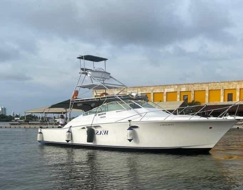 Billet Carthagène : plan au coucher du soleil sur un yacht avec open bar et DJ à bord