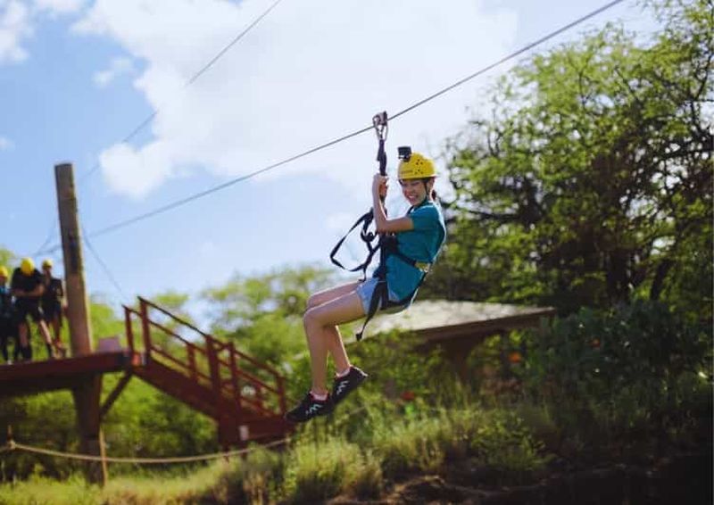 Billet Oahu : combinaison de six tyroliennes et d'un parcours d'aventure extrême