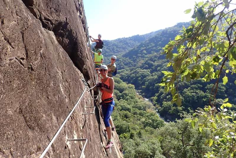 Billet Depuis Estepona : Visite guidée d'escalade Vía ferrata El Caimán