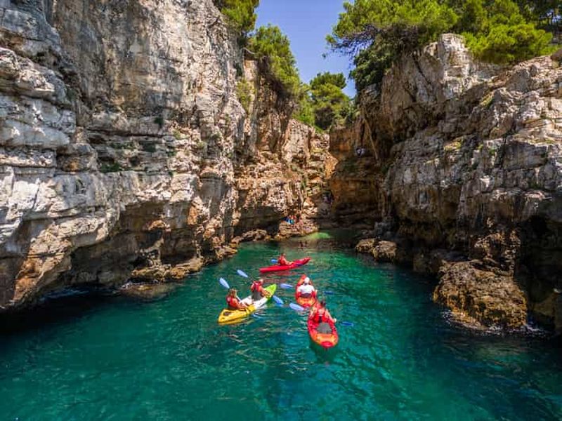 Billet Pula : Aventure en kayak avec plongée en apnée dans une grotte et sur une île