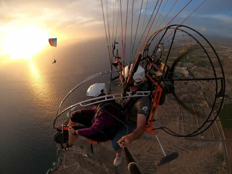 Billet Adeje : Tour en avion de Paratrike avec prise en charge à l'hôtel et photos