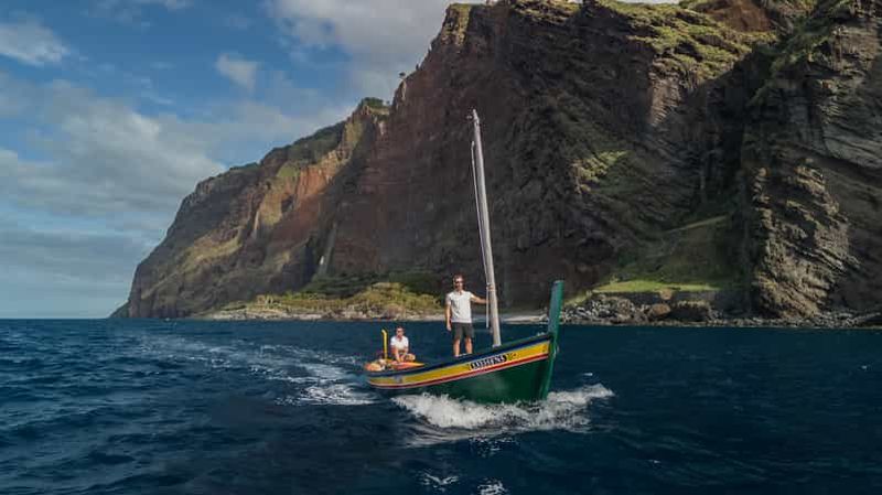 Billet Funchal : lever du soleil sur un bateau traditionnel de Madère