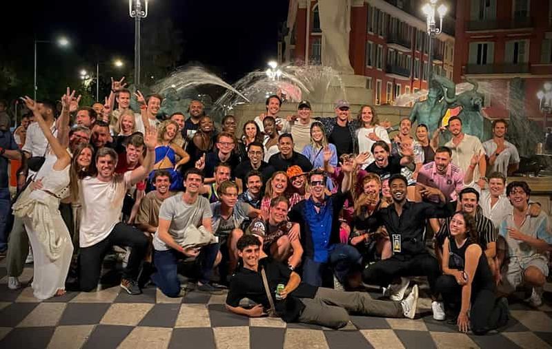 Billet Tournée des bars internationaux à Paris avec shots gratuits et jeux amusants