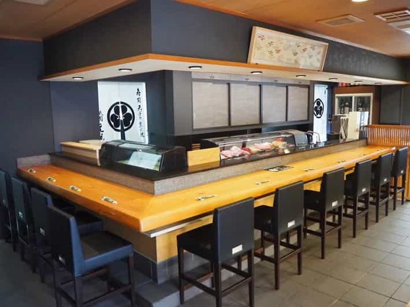 Billet Préparation de sushis et dégustation de thé matcha avec un chef local