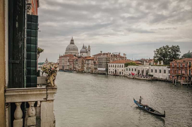 Billet Venise : Promenade en gondole et dîner de gala dans un palais vénitien