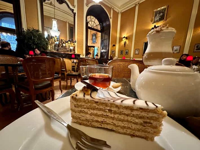 Billet Budapest : Visite des cafés avec dégustation de café et de desserts