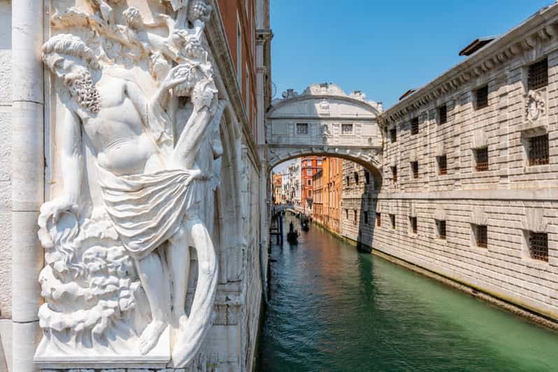 Billet Venise : Visite guidée en gondole sous le pont des Soupirs & audioguide