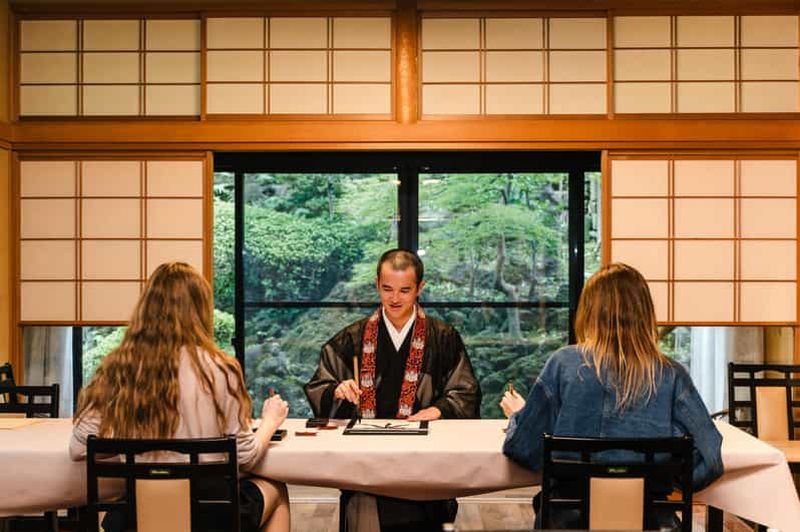 Billet Tokyo : calligraphie et méditation privées avec un moine