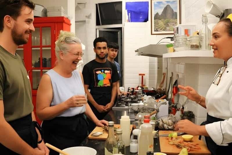 Billet Cours de cuisine de 4 heures à Lima : plats emblématiques et boissons à volonté