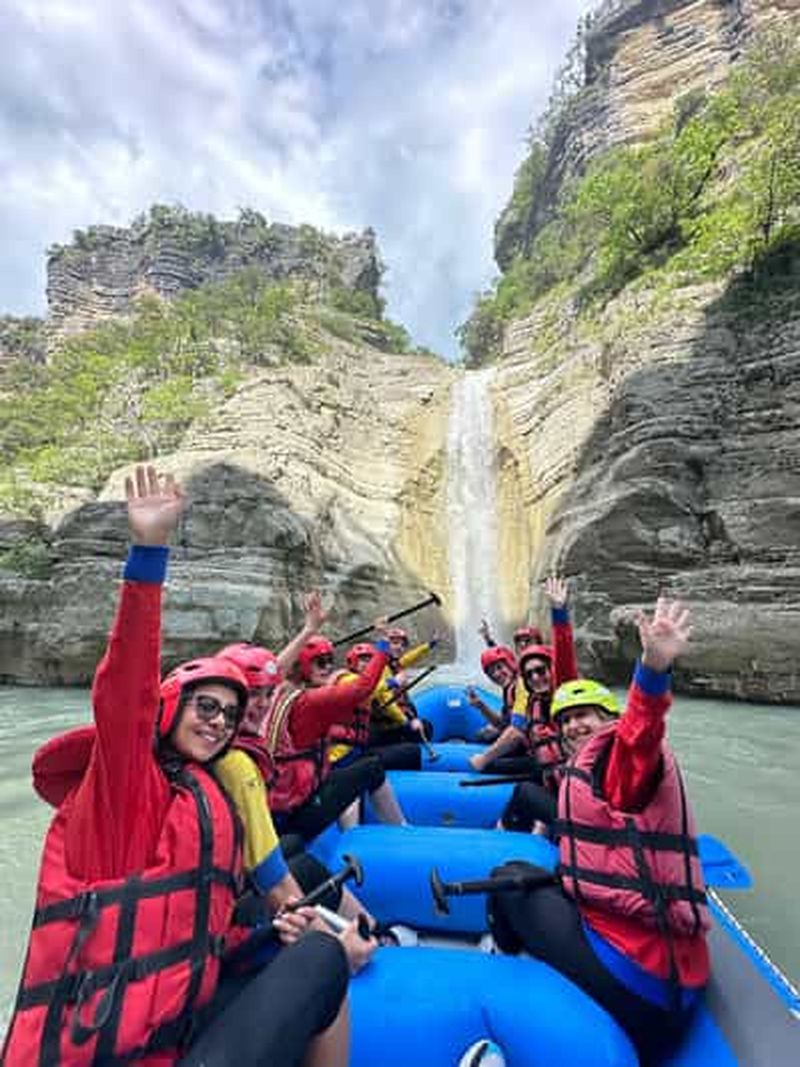 Billet Depuis Tirana : Journée de rafting dans les canyons d'Osumi avec déjeuner