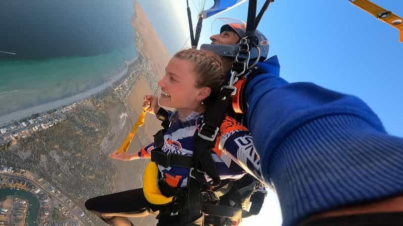Billet Adélaïde : saut en parachute tandem au-dessus de Wallaroo Beach, atterrissage sur la plage