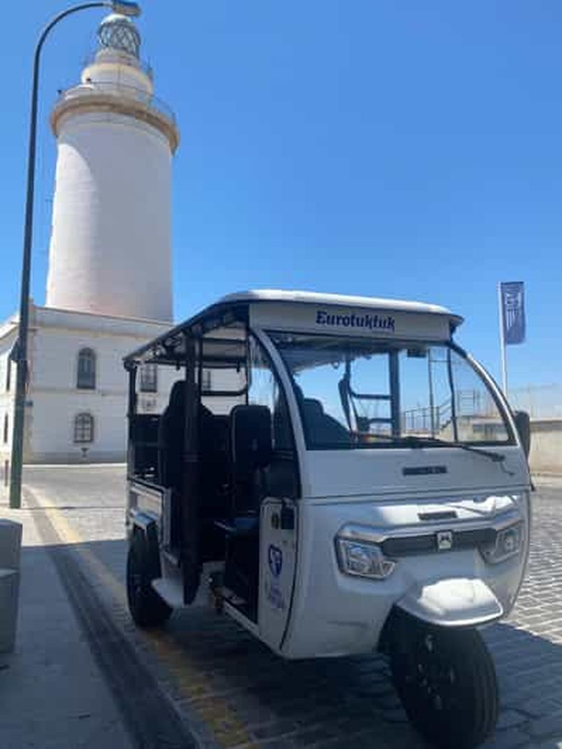 Billet Malaga : visite nocturne de Noël et lumières en Tuk Tuk
