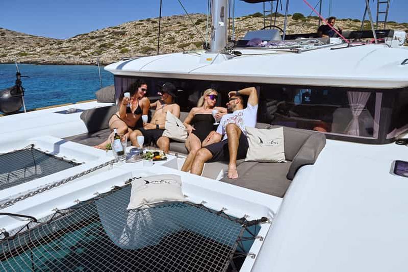 Billet Héraklion : croisière en catamaran à l'île de Dia avec jouets aquatiques
