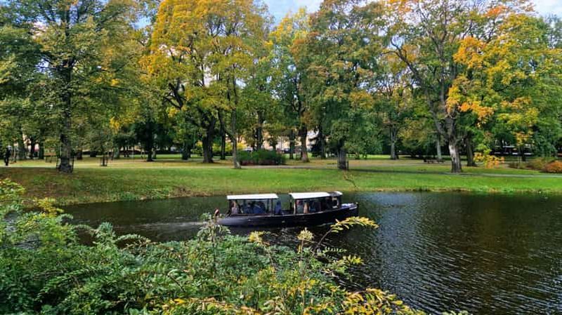 Billet Riga : sortie en bateau sur le canal avec boisson et audioguide de la vieille ville