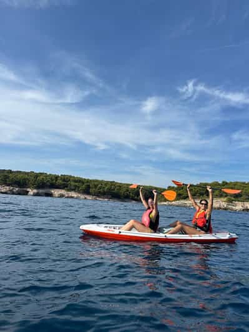 Billet Pula : visite en kayak, rochers des Mouettes, zone militaire, snorkeling