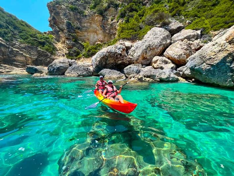 Billet Cala Granadella : Cala en Caló : Excursion en plongée libre et en kayak dans les grottes marines
