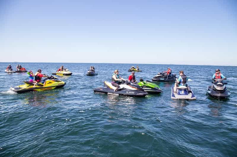 Billet Doha : journée aventure en jet-ski, quad et balade à dos de chameau
