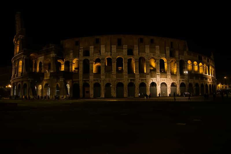 Billet Rome : visite de nuit du Colisée, arène et souterrains