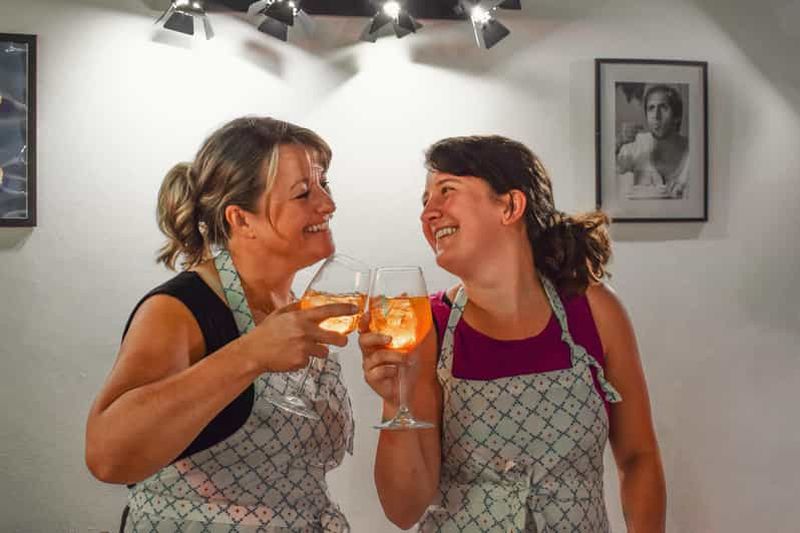 Billet Cours de cuisine romaine privé : préparation de pâtes et de 3 cocktails spritz
