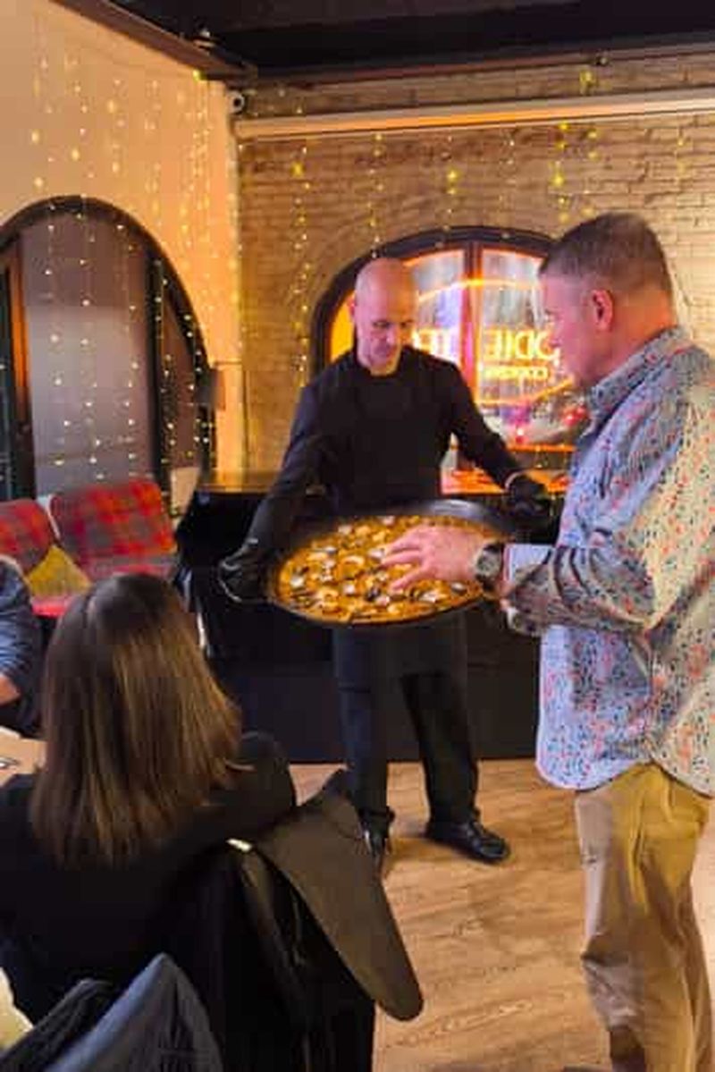Billet Cours de cuisine premium : paella et tapas espagnoles dans un loft