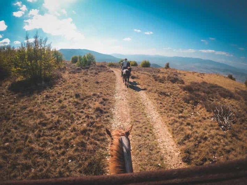 Billet Foligno : randonnée à cheval avec apéritif