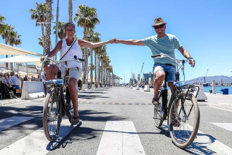 Billet Visite de Malaga à vélo - Vieille ville, port de plaisance et plage