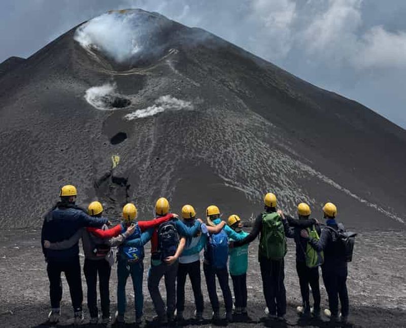 Billet Etna : trek des cratères sommitales avec guide volcanologue 3350 m